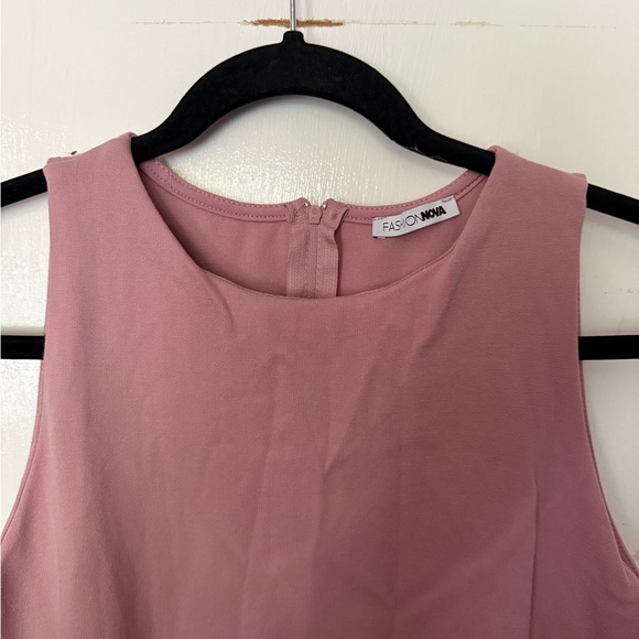 Elegant Pink Sleeveless Dress - Picture 2 of 3